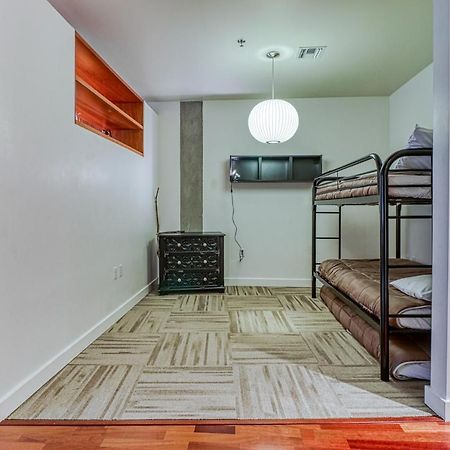 Готель Oak Street Lofts Гуд-Рівер Екстер'єр фото