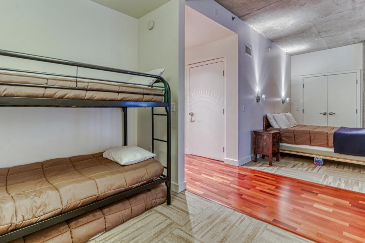 Готель Oak Street Lofts Гуд-Рівер Екстер'єр фото