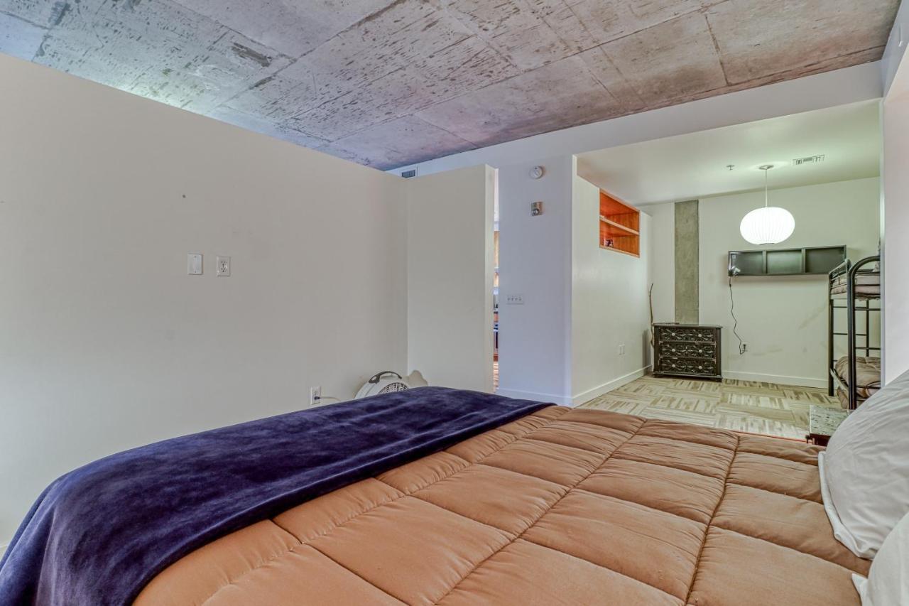 Готель Oak Street Lofts Гуд-Рівер Екстер'єр фото
