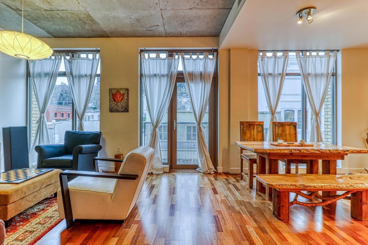 Готель Oak Street Lofts Гуд-Рівер Екстер'єр фото