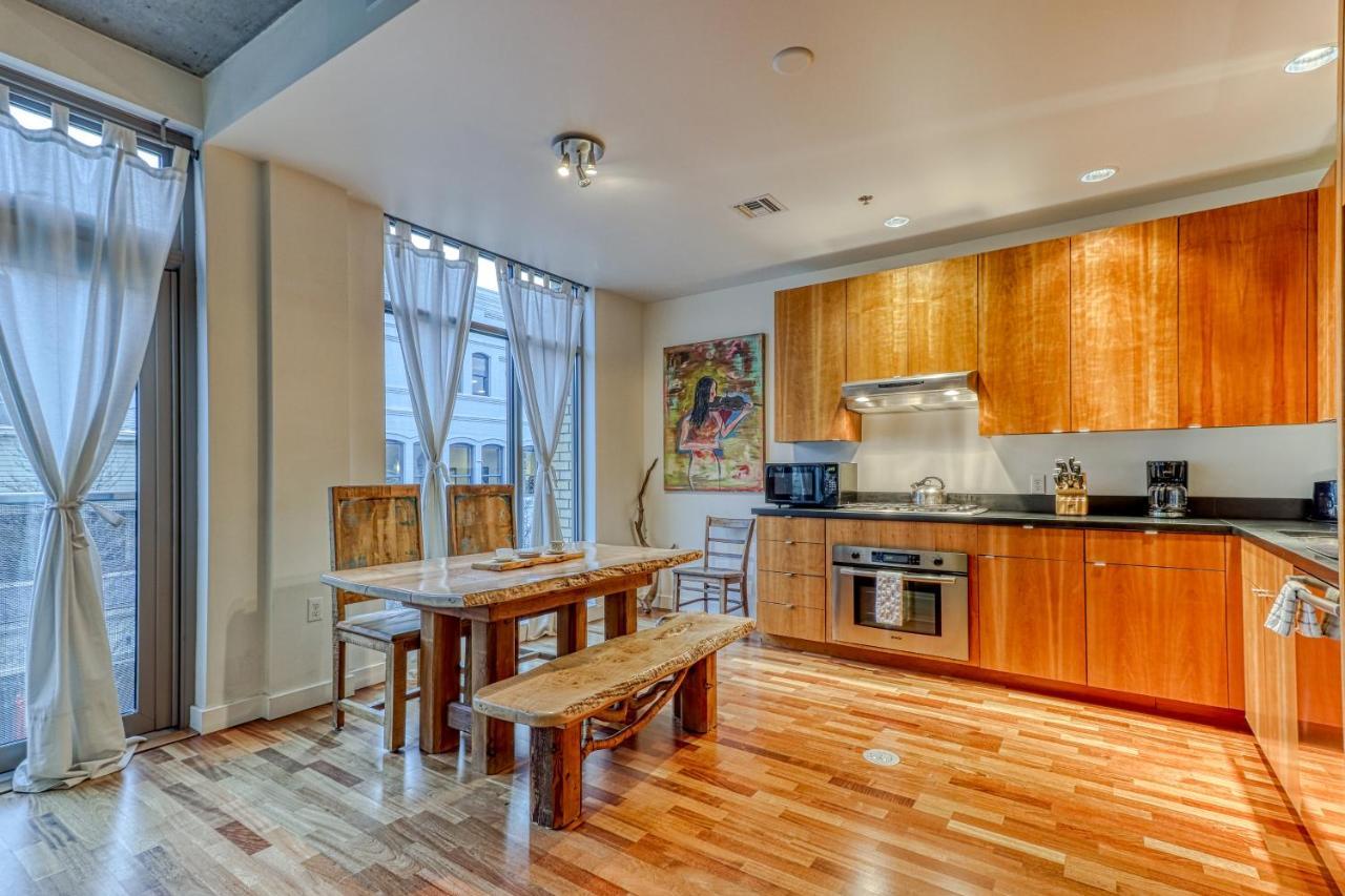 Готель Oak Street Lofts Гуд-Рівер Екстер'єр фото
