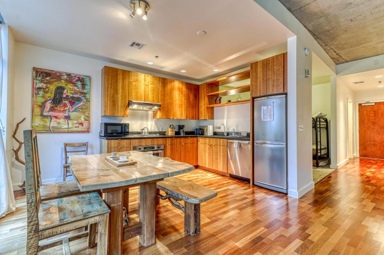 Готель Oak Street Lofts Гуд-Рівер Екстер'єр фото