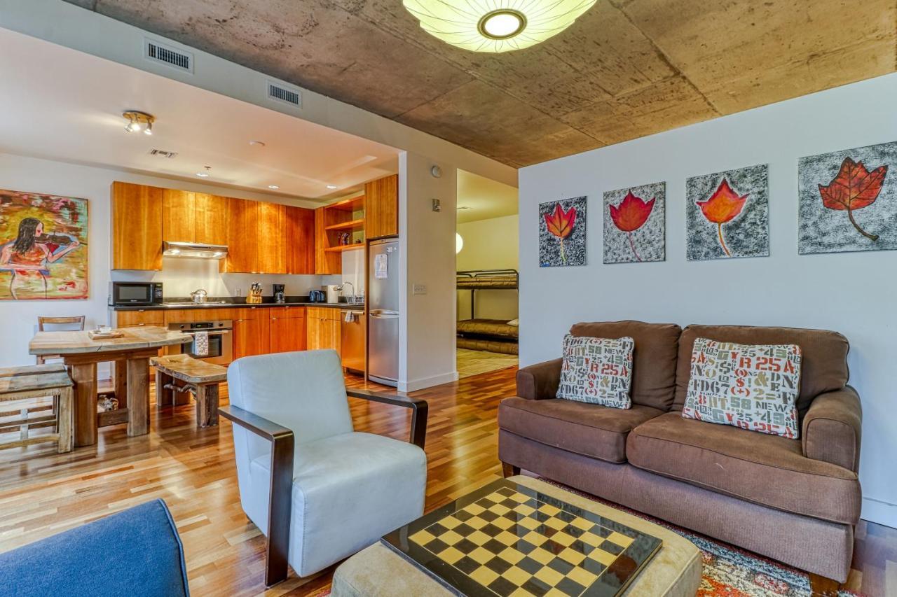 Готель Oak Street Lofts Гуд-Рівер Екстер'єр фото
