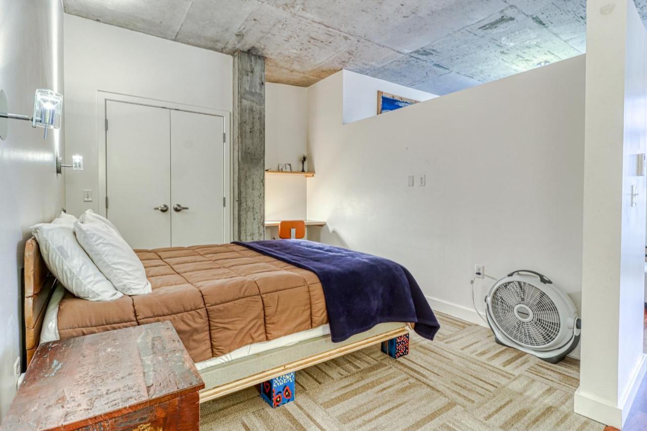 Готель Oak Street Lofts Гуд-Рівер Екстер'єр фото